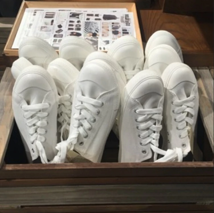 ทำนายฝัน ฝันเห็นรองเท้า ฝันว่าเห็นรองเท้า หมายถึงอะไร พร้อม เลขเด็ด