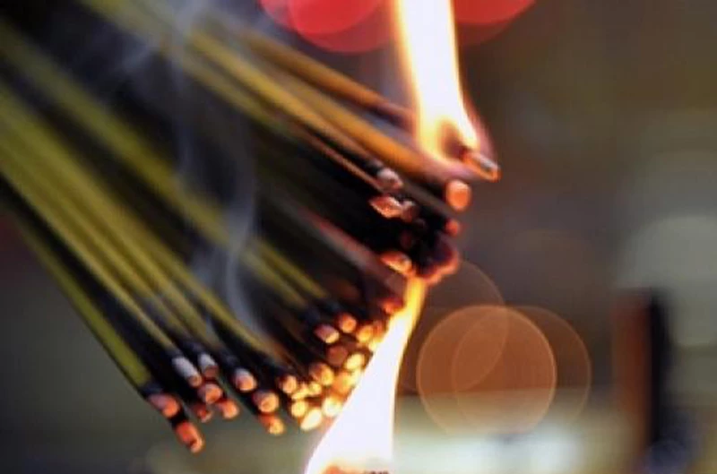 ปลุกพระ ไหว้พระเครื่อง คาถาบูชา พระเครื่องห้อยคอ คุ้มครองป้องกันภัย