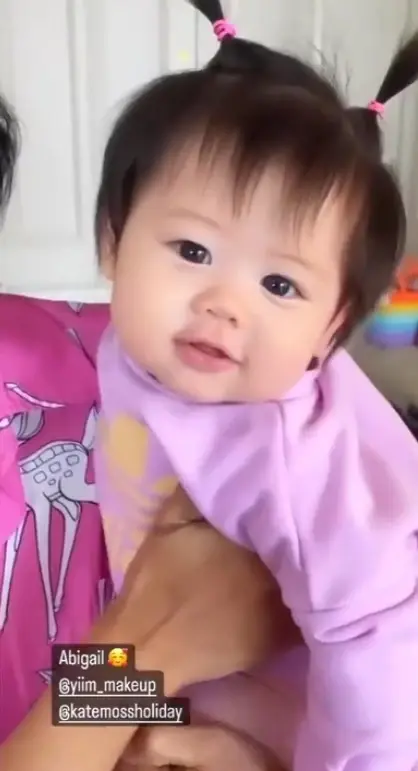 เปิดภาพล่าสุด น้องแอบิเกล ทายาทหมื่นล้าน ชมพู่-น็อต สะดุดตาผิวขาวอมชมพูมาก