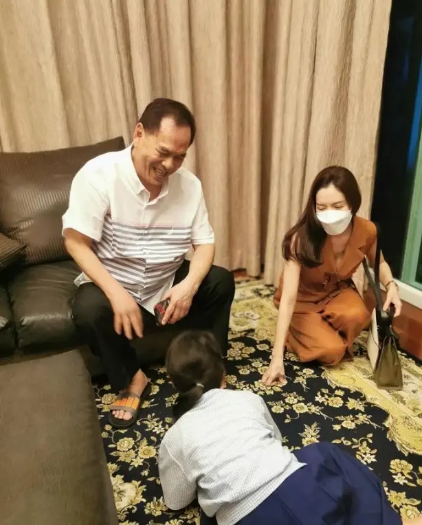 แอฟ ทักษอร โผล่กลางไอจี อดีตพ่อสามี คุณปู่ไพวงษ์ หลังกลับไปเจอกันอีกครั้ง
