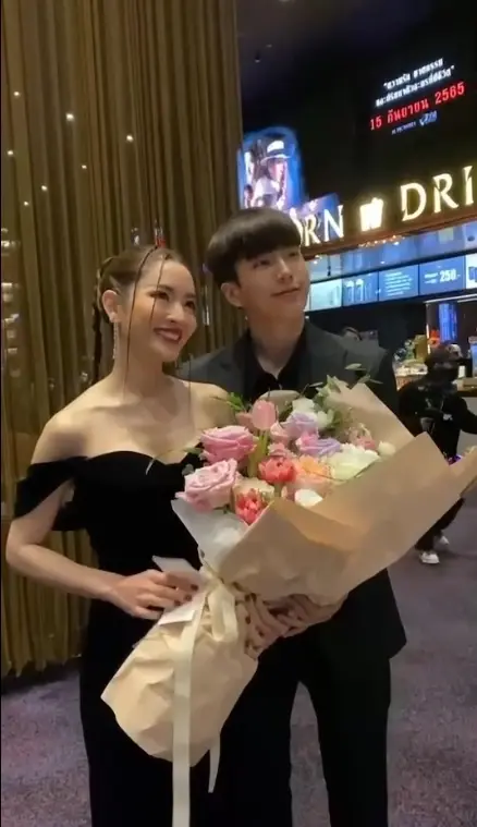 นนกุล หอบดอกไม้โผล่ยินดี แอฟ ทักษอร ก่อนโฟกัสผิดจุดทำกรี๊ดสนั่นไอจีแทบแตก