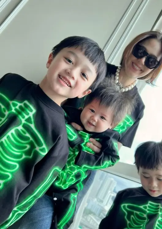 ชมพู่ อารยา-น็อต วิศรุต จับลูกๆแต่งตัวต้อนรับฮาโลวีน / สายฟ้า-พายุ-แอบิเกล