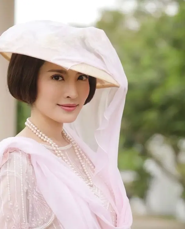 เปิดภาพล่าสุด แอฟ ทักษอร กับลุคที่ไม่ค่อยมีใครได้เห็น สวยเท่มาก