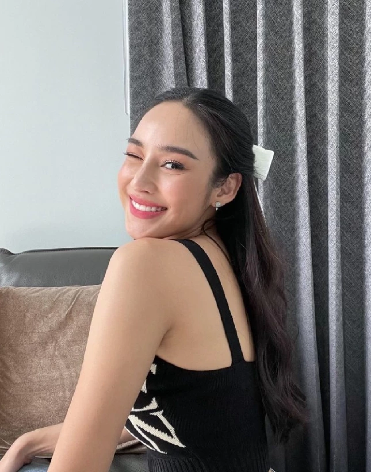 นาว ทิสานาฏ ฟาดเคราะห์ รถโดนชนท้าย ชาวเน็ตส่องทะเบียน งวด 30/12/2565