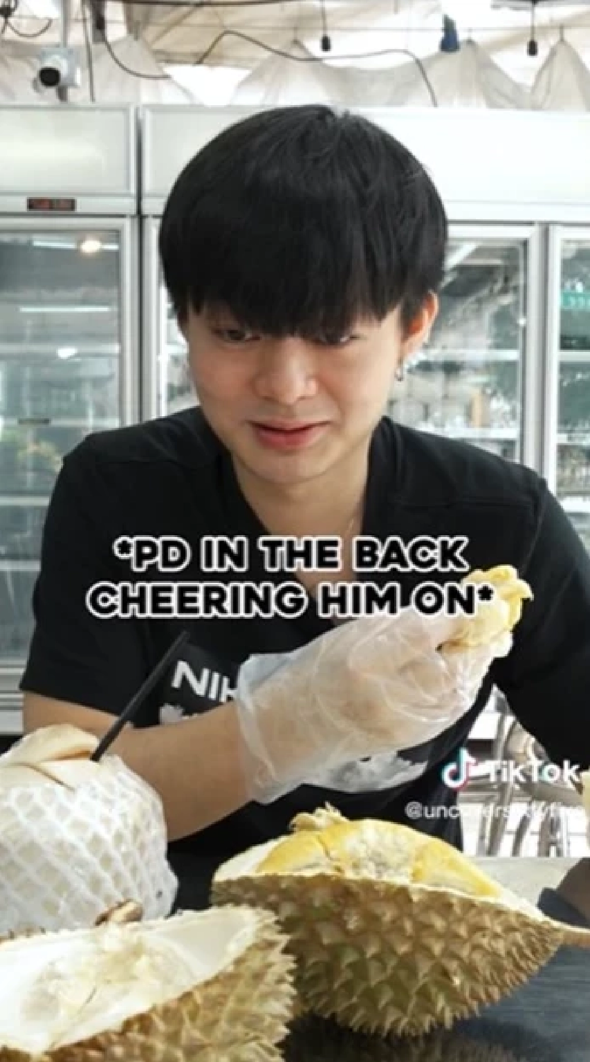 หนุ่มตั้งเป้าจะกินทุเรียน 10 ลูก งานนี้ลูกเดียวอาการออก พบบทเรียนครั้งใหญ่