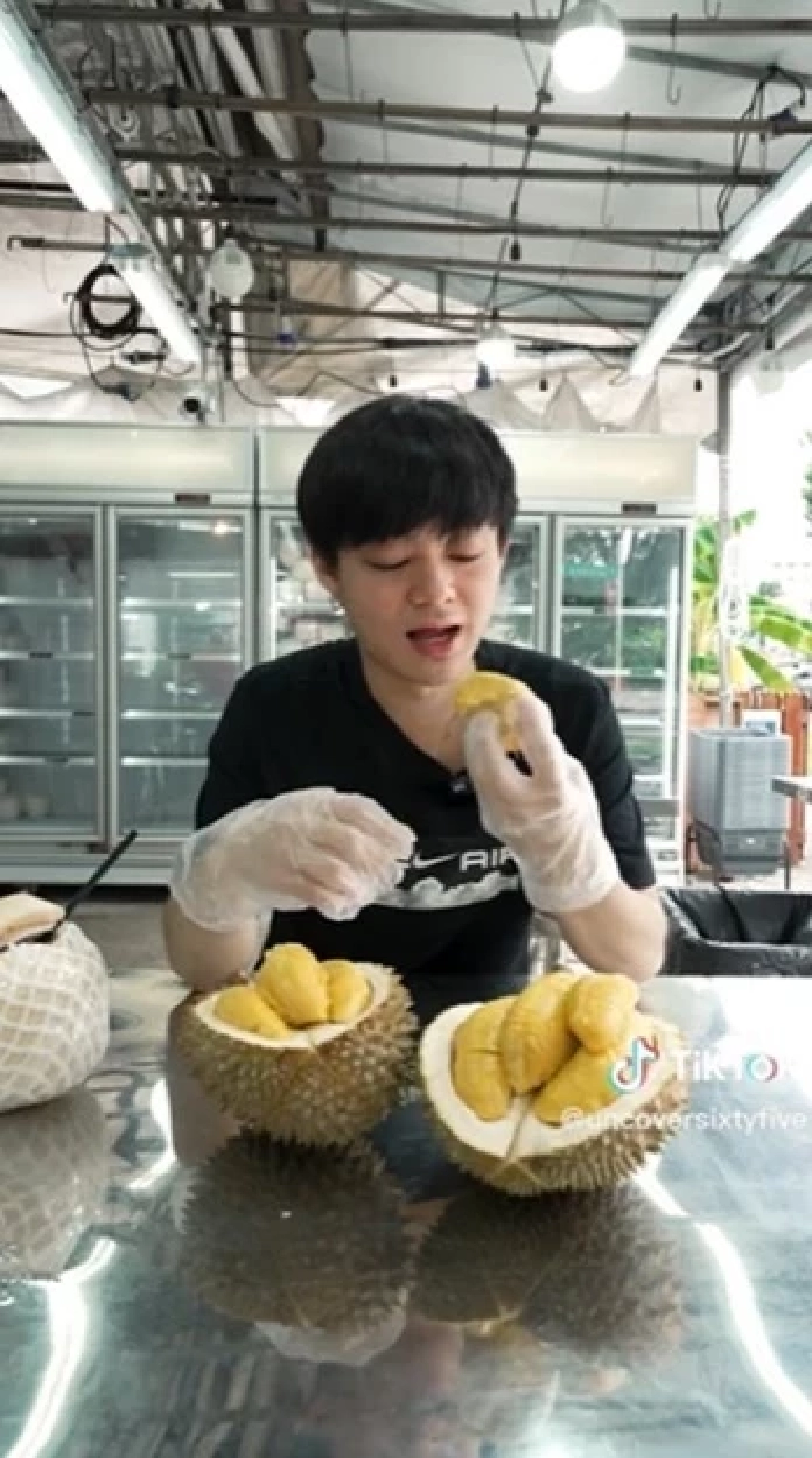 หนุ่มตั้งเป้าจะกินทุเรียน 10 ลูก งานนี้ลูกเดียวอาการออก พบบทเรียนครั้งใหญ่