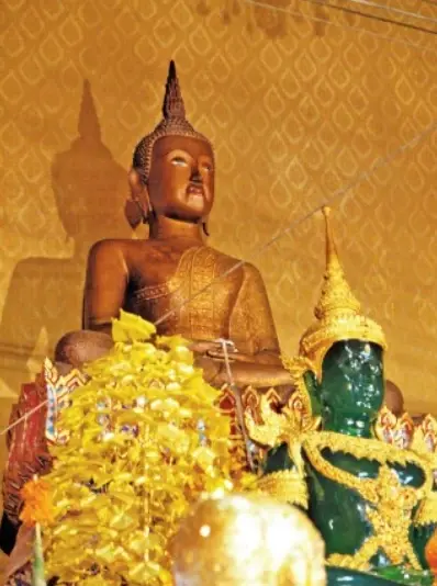 แห่ส่องเลข อ่างน้ำมนต์  วัดหลวงพ่อปากแดง
