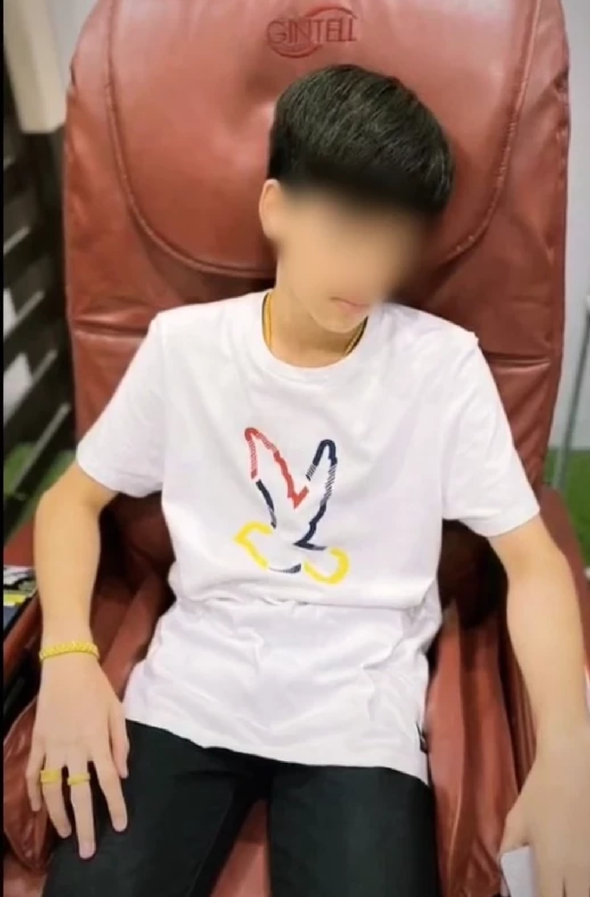 ตร.บุกรวบ เน็ตไอดอลชื่อดัง ชอบโชว์สไตล์การแต่งตัว ชีวิตจริงคนละเรื่อง