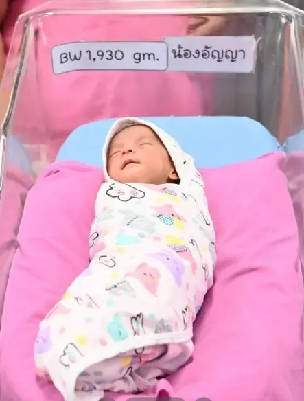 โซเชียลแห่ยินดี คุณพ่อคุณแม่ป้ายแดง ให้กำเนิดลูกน้อยฝาแฝดถึง 4 คน
