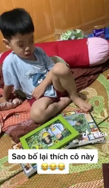 พ่อขำท้องแข็ง ลูกชายดูรูปแต่งงานของตน ก่อนวิจารณ์แรงเพราะจำแม่ไม่ได้