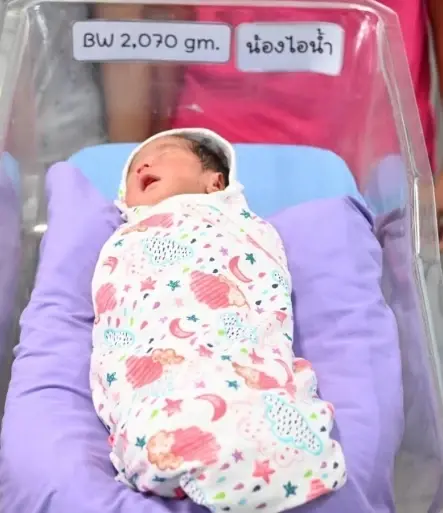 โซเชียลแห่ยินดี คุณพ่อคุณแม่ป้ายแดง ให้กำเนิดลูกน้อยฝาแฝดถึง 4 คน