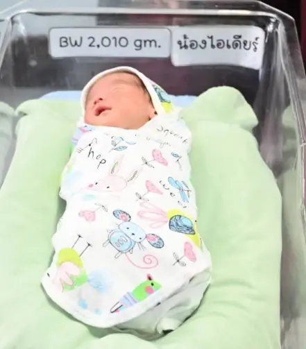 โซเชียลแห่ยินดี คุณพ่อคุณแม่ป้ายแดง ให้กำเนิดลูกน้อยฝาแฝดถึง 4 คน