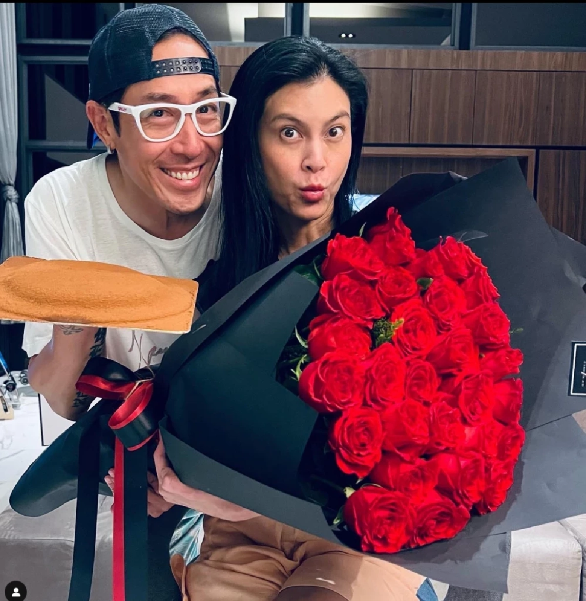 ปิ่น เก็จมณี ดีใจพี่ชายแท้ๆ มาหาถึงบ้าน หลังมีข่าวลือเรื่องความสัมพันธ์