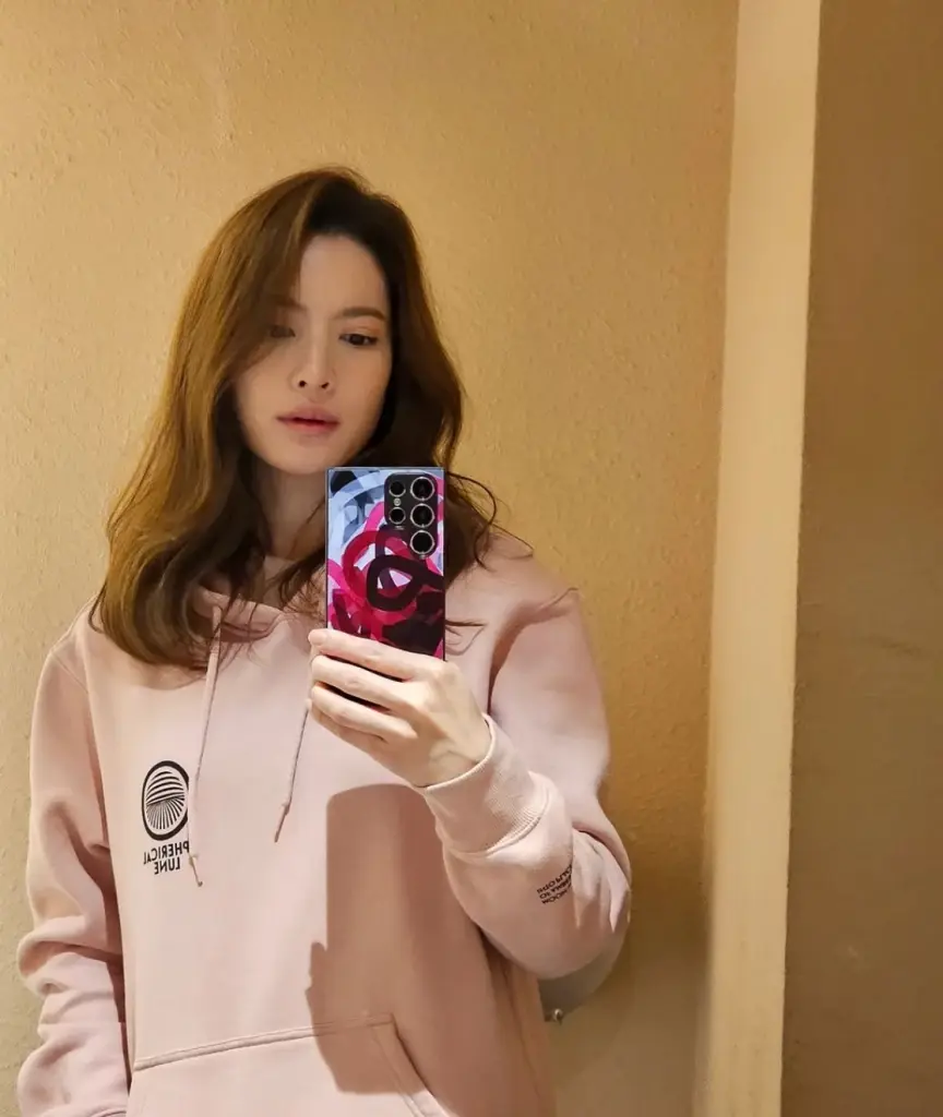 เอ๊ะ แอฟ ทักษอร ส่อพิรุธแคปชั่นรูปหัวใจ เจอ อั้ม อธิชาติ จุดประเด็นกลางไอจี