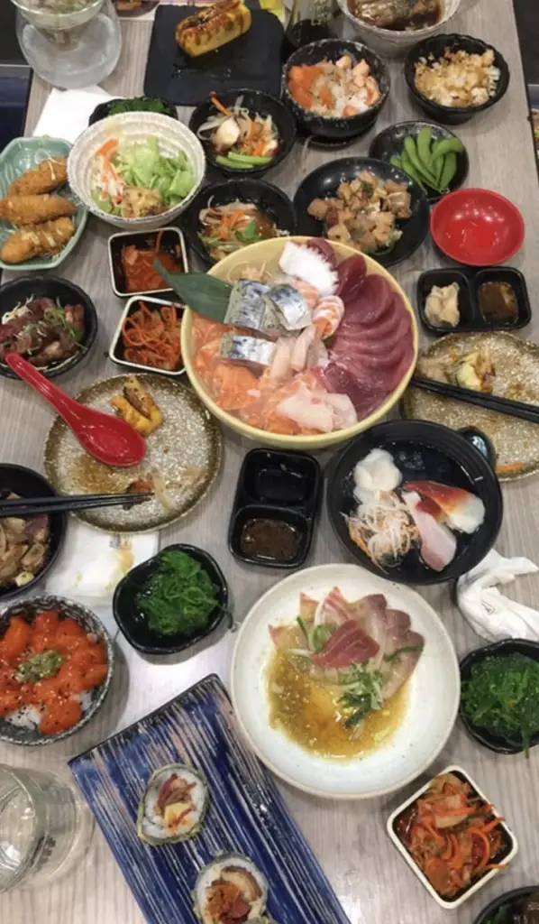 ร้านบุฟเฟ่ต์เศร้า ลูกค้ากินเหลือเต็มโต๊ะ ก่อนปรับเงิน เจอสวนกลับยิ่งเจ็บ