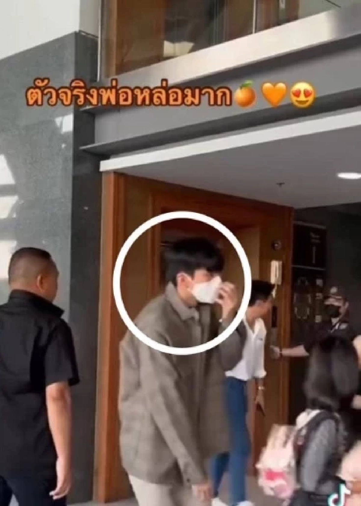 ชาวเน็ตตาดี เปิดคลิปอีกมุม แอฟ ไม่ได้มากับลูกสาว 2 คน แต่มีพระเอกมาด้วย