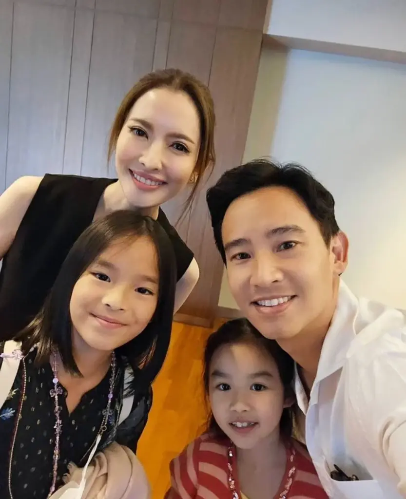 ชาวเน็ตสุดฟิน ทิม พิธา ถ่ายรูปร่วมเฟรม แอฟ ทักษอร ลงอินสตาแกรม