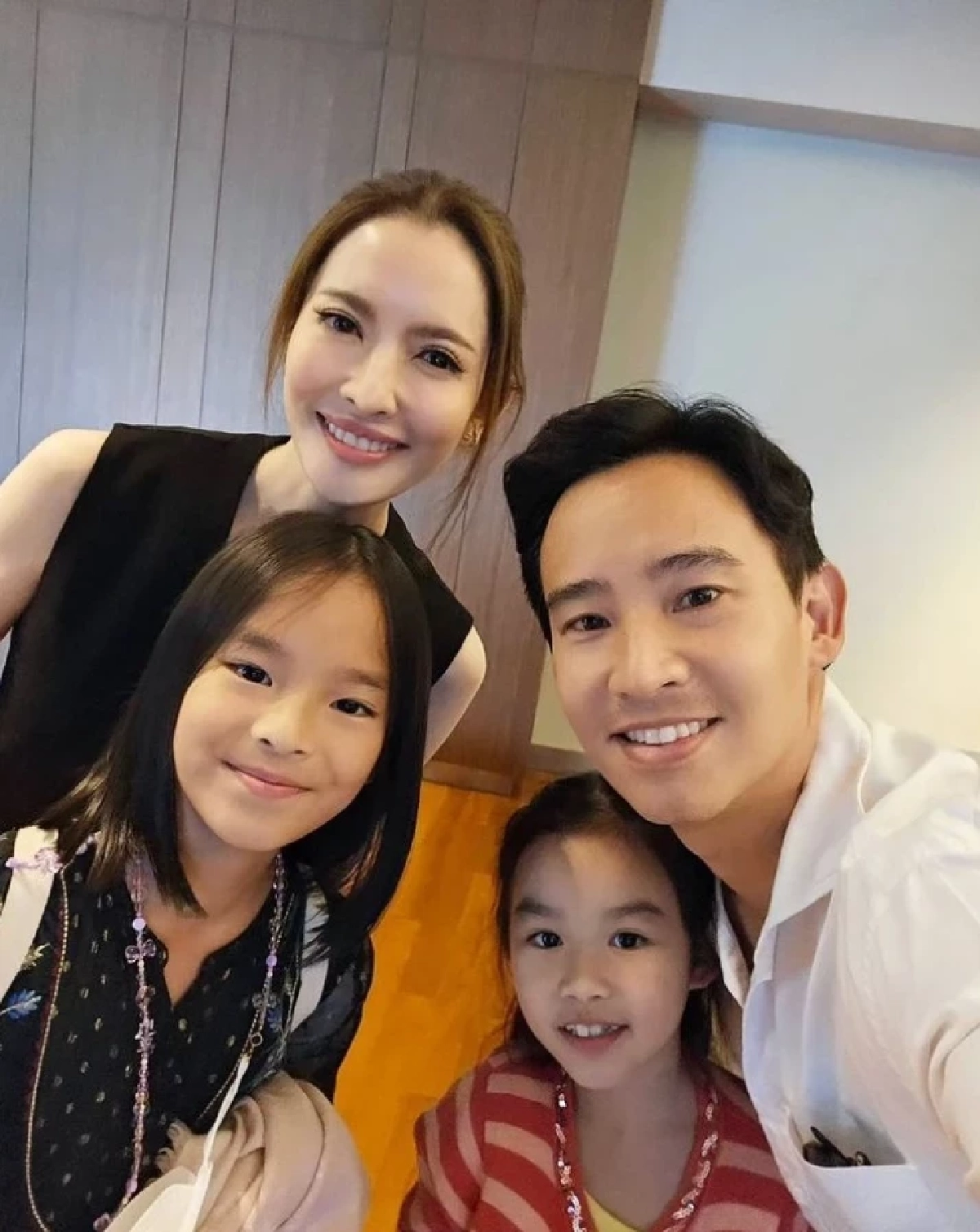 ชาวเน็ตตาดี เปิดคลิปอีกมุม แอฟ ไม่ได้มากับลูกสาว 2 คน แต่มีพระเอกมาด้วย