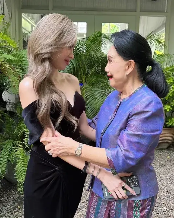เปิดภาพล่าสุด "มี้ พิศมัย" ร่วมเเฟรม "ไอซ์ ปรีชญา" สวยแพ็คคู่ กินกันไม่ลง
