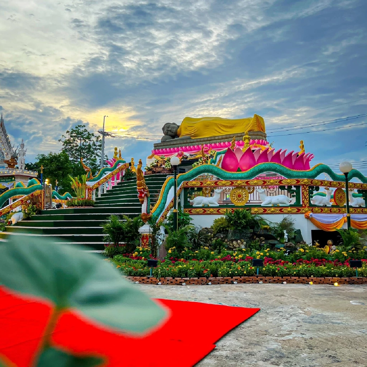 ขอบคุณภาพจากเพจ ตายายแอบเที่ยว , วัดใหม่สุคนธาราม จัดงาน 130 ปี วันอัฏฐมีบูชา