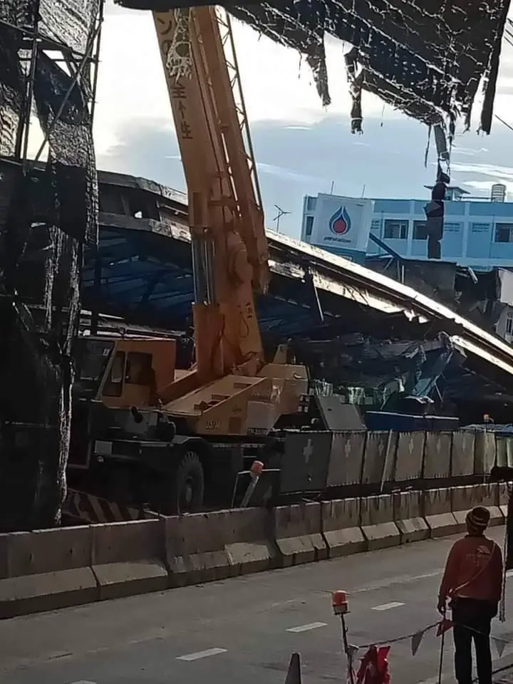 เปิดคลิปนาทีระทึก คานสะพานถล่มย่านลาดกระบัง บาดเจ็บอื้อ คร่าชีวิตแล้ว 2 ราย 