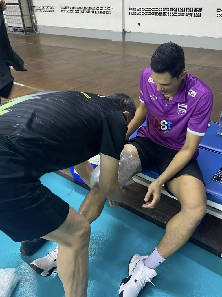 ส่องโมเมนต์ ลูกยางชายไทย และ โค้ชปาร์ค เป็นทุกอย่างในทีมแล้ว