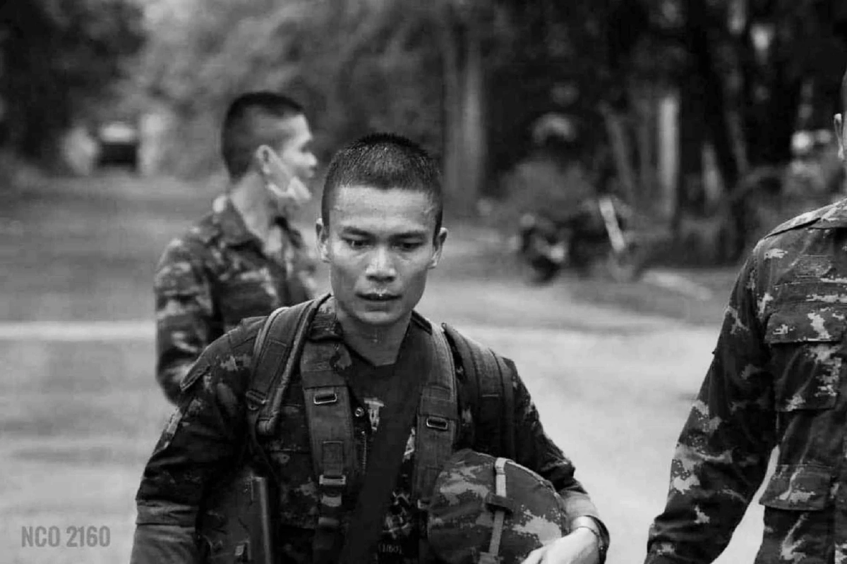 เพื่อนร่วมงานอาลัย ส.อ. หนึ่งในผู้เสียชีวิต เหตุรถบัสขนนักกีฬาตกเขา