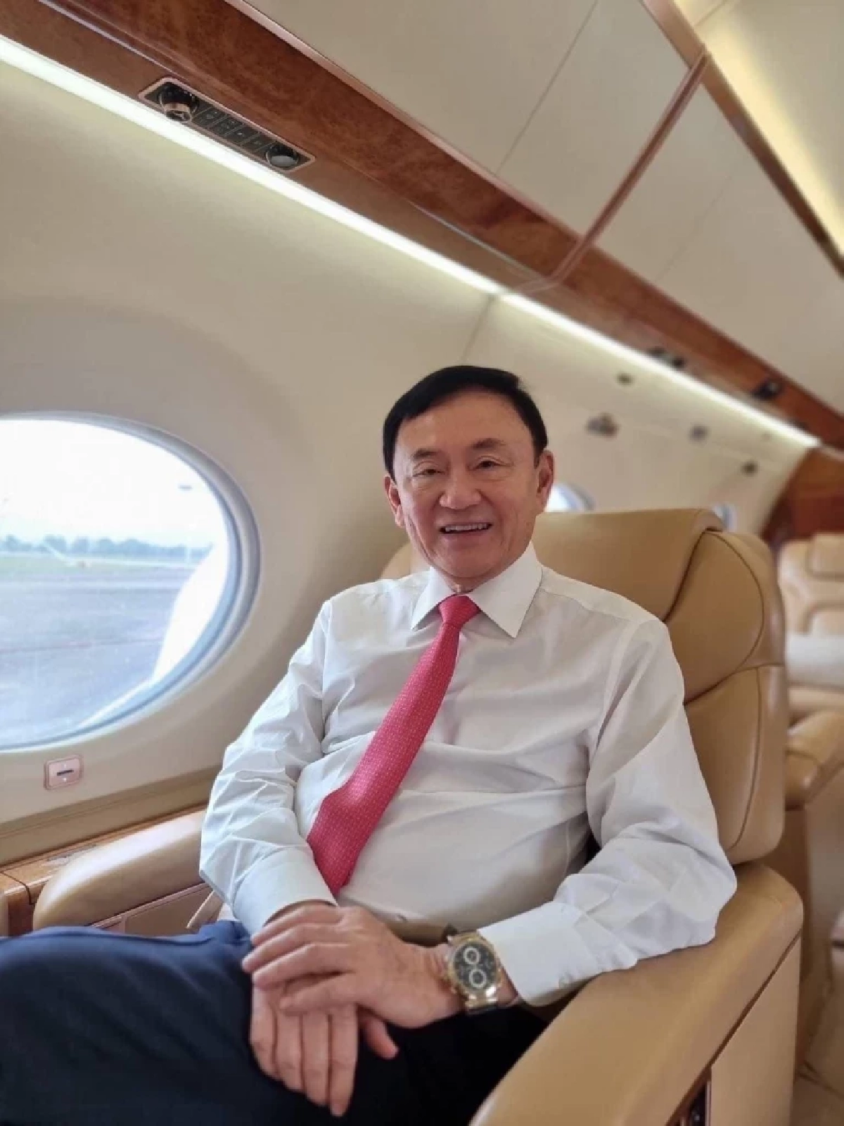 เผยสิ่งแรกที่ ทักษิณ ทำทันที หลังเดินทางถึงไทย