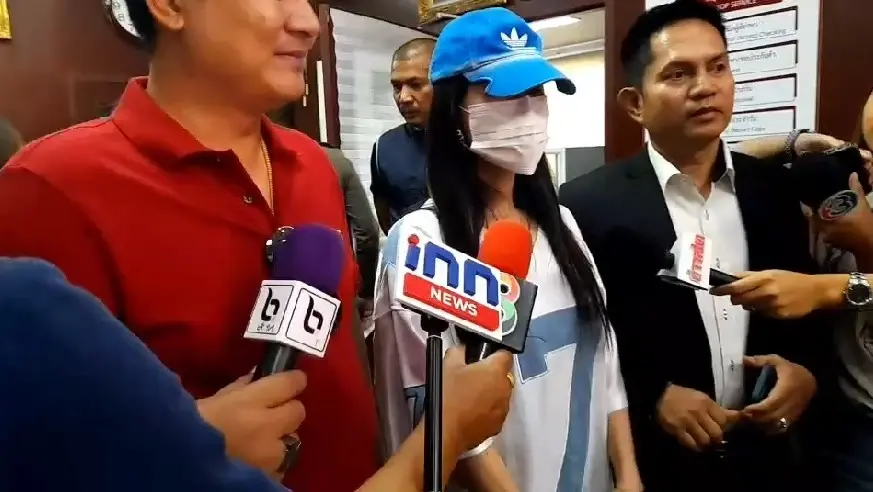 เผยอาชีพ สาวจีน เจ้าของรถหรูโรลส์ รอยซ์ บอกเลยไม่ธรรมดาจริงๆ 