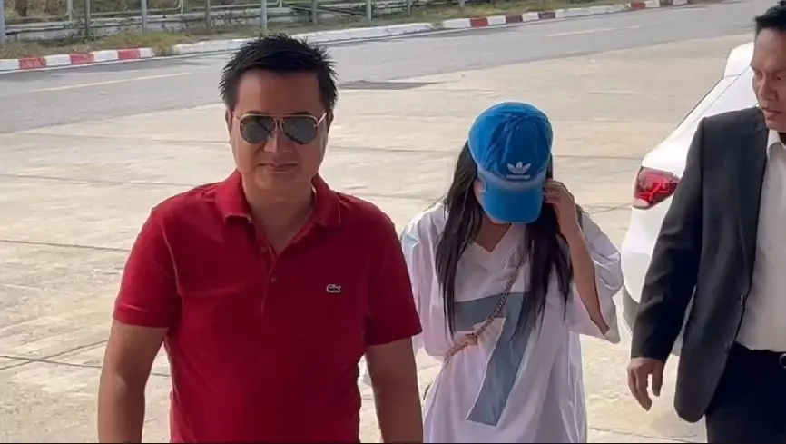เผยอาชีพ สาวจีน เจ้าของรถหรูโรลส์ รอยซ์ บอกเลยไม่ธรรมดาจริงๆ 