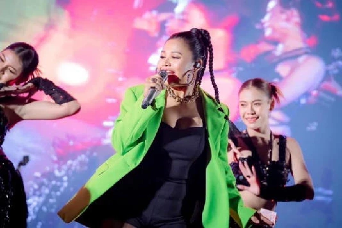 ตั๊กแตน ชลดา ฉะเดือดถึง เพื่อนนักร้องลูกทุ่ง พร้อมเตือนดังได้ก็ดับได้