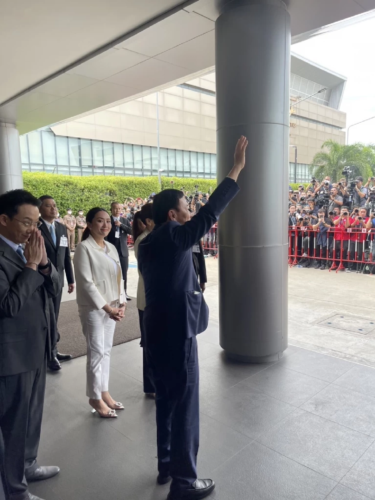 เผยสิ่งแรกที่ ทักษิณ ทำทันที หลังเดินทางถึงไทย