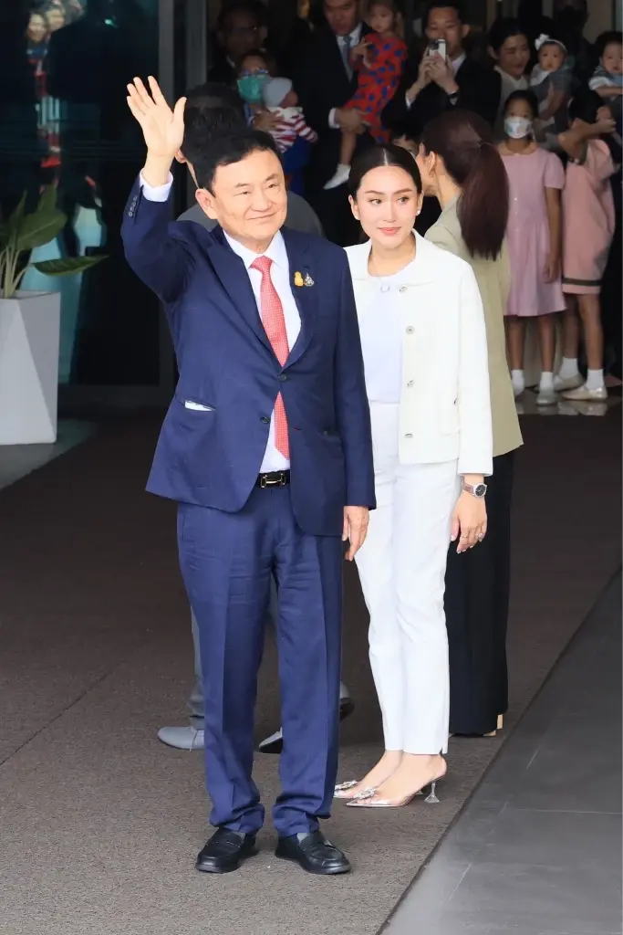 เผยอาการล่าสุด ทักษิณ หลังป่วยกะทันหัน ถูกหามส่งโรงพยาบาลกลางดึก 