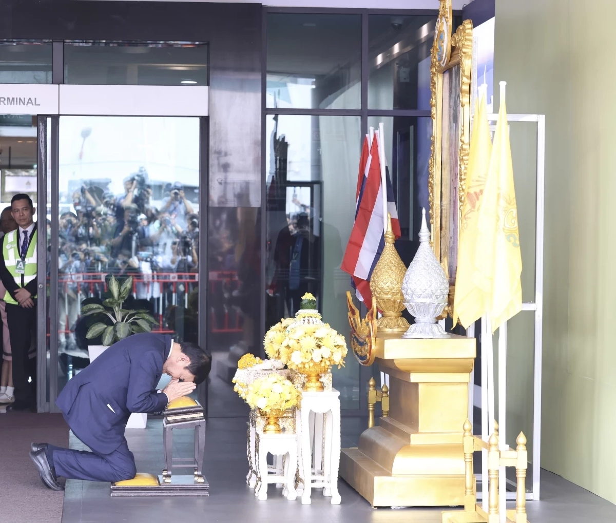 เผยสิ่งแรกที่ ทักษิณ ทำทันที หลังเดินทางถึงไทย