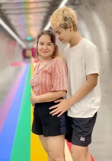 ส่องภาพล่าสุด พี่พร คู่รักต่างวัย หลังเลิกน้องเวฟ ชาวเน็ตแห่ชมสวยขึ้นมาก