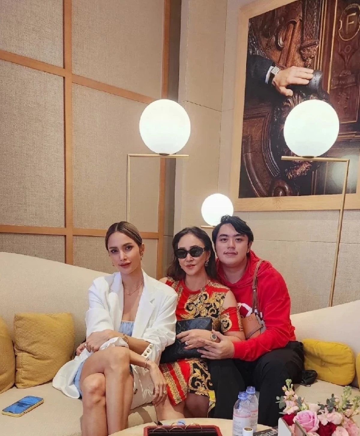 น้องชาย อุ้ม ลักขณา คอมเมนต์ไอจีแม่ หลังโพสต์ฟาดเดือด อย่ามาเห่าลับหลัง