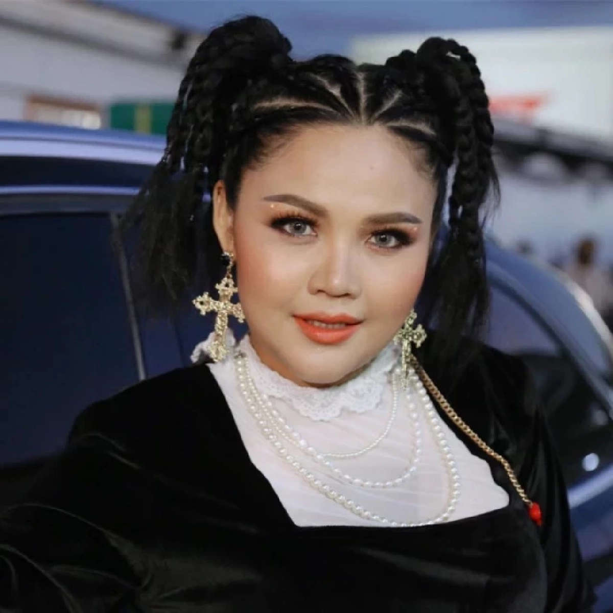 ตั๊กแตน ชลดา ฉะเดือดถึง เพื่อนนักร้องลูกทุ่ง พร้อมเตือนดังได้ก็ดับได้