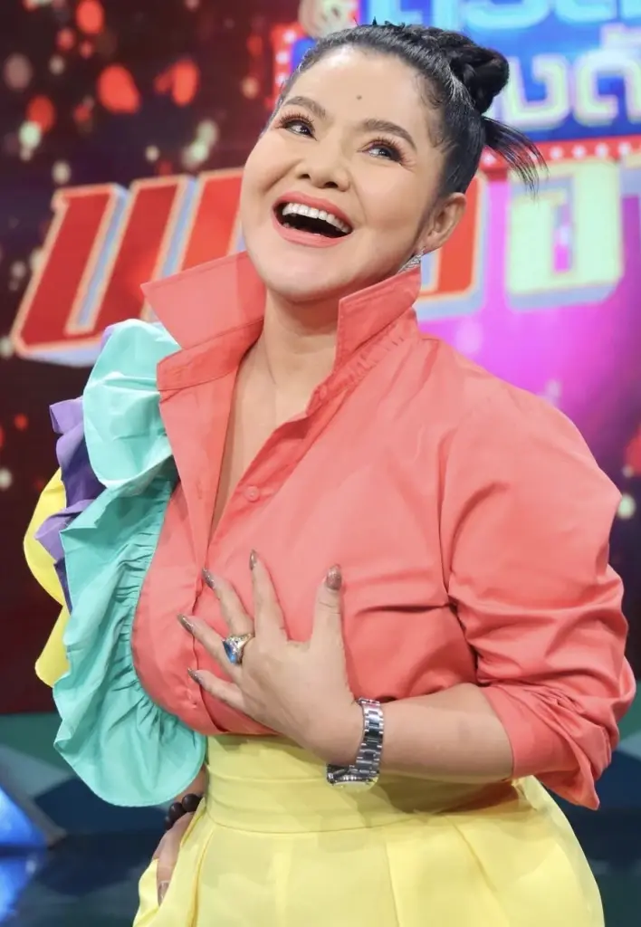 ฮาย อาภาพร สุดปังถูกลอตเตอรี่ 30 ใบ รับโชคเต็มๆ งวด 010966
