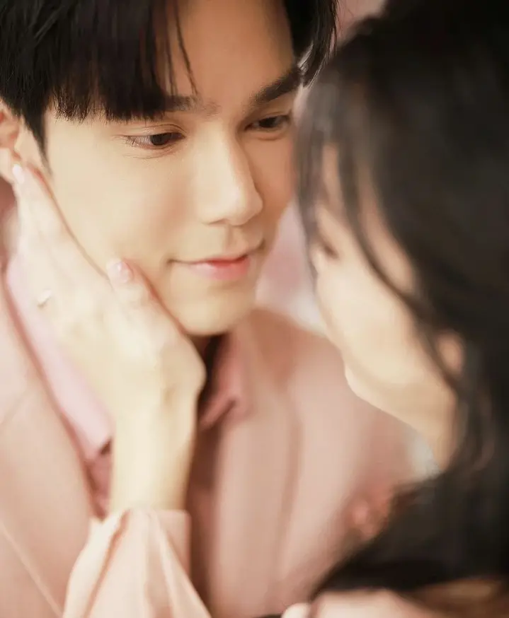 พระเอกดัง "บูม กิตตน์ก้อง" แต่งเงียบแฟนสาว "กีฟ ดราภดา" สุดอบอุ่นเรียบง่าย