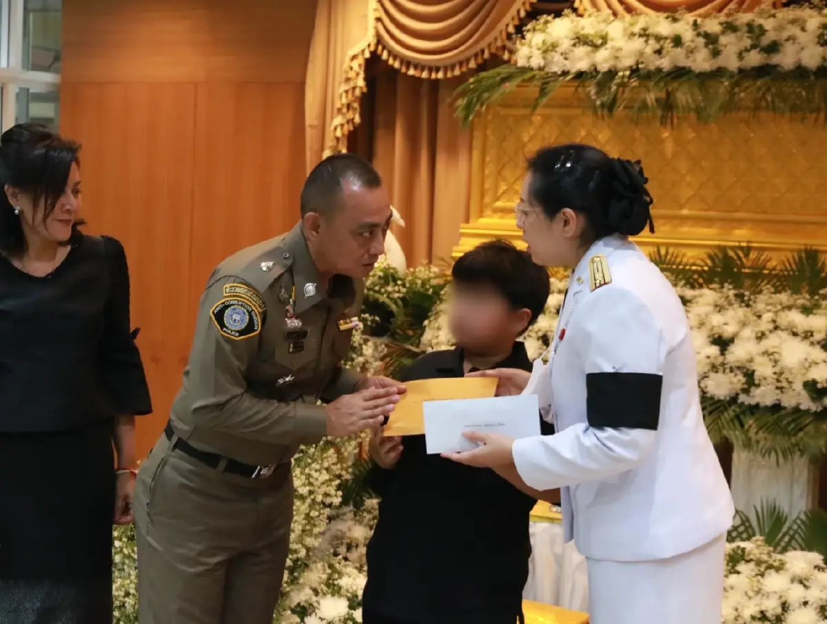 เผยอาการล่าสุด ภรรยา - ลูก ผกก.เบิ้ม สุดเศร้า หลังรับร่างสามีมาสวดที่วัด