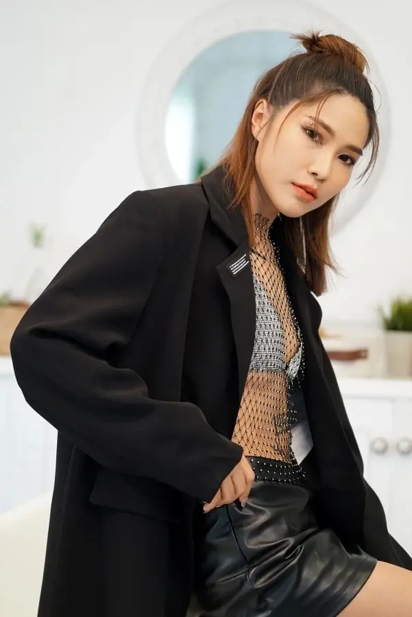 ทัวร์ลงยับ หนิง ไอลีน โพสต์ถึงเหตุสลดพารากอน ล่าสุดต้นสังกัดสั่งลงโทษแล้ว 