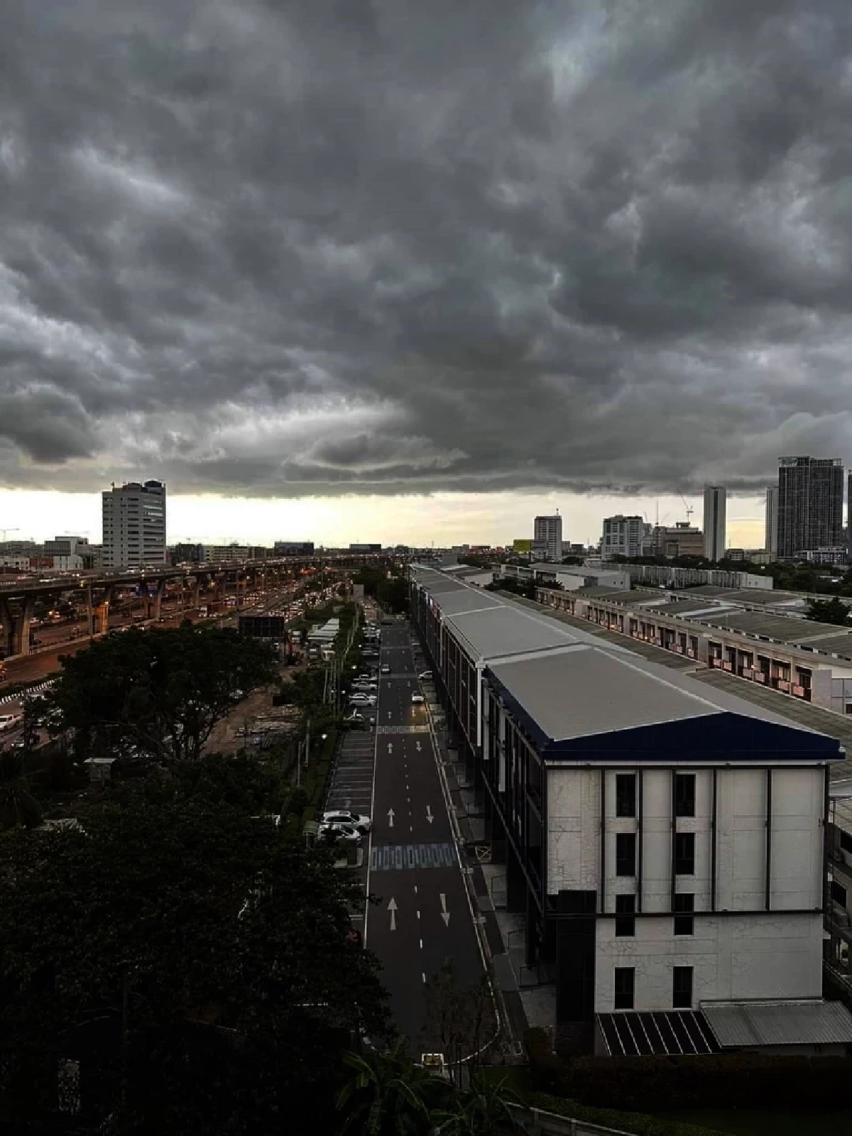 กรมอุตุฯ เตือนพื้นที่ 38 จังหวัด ฝนฟ้าคะนอง กทม. โดนด้วย 60% ของพื้นที่