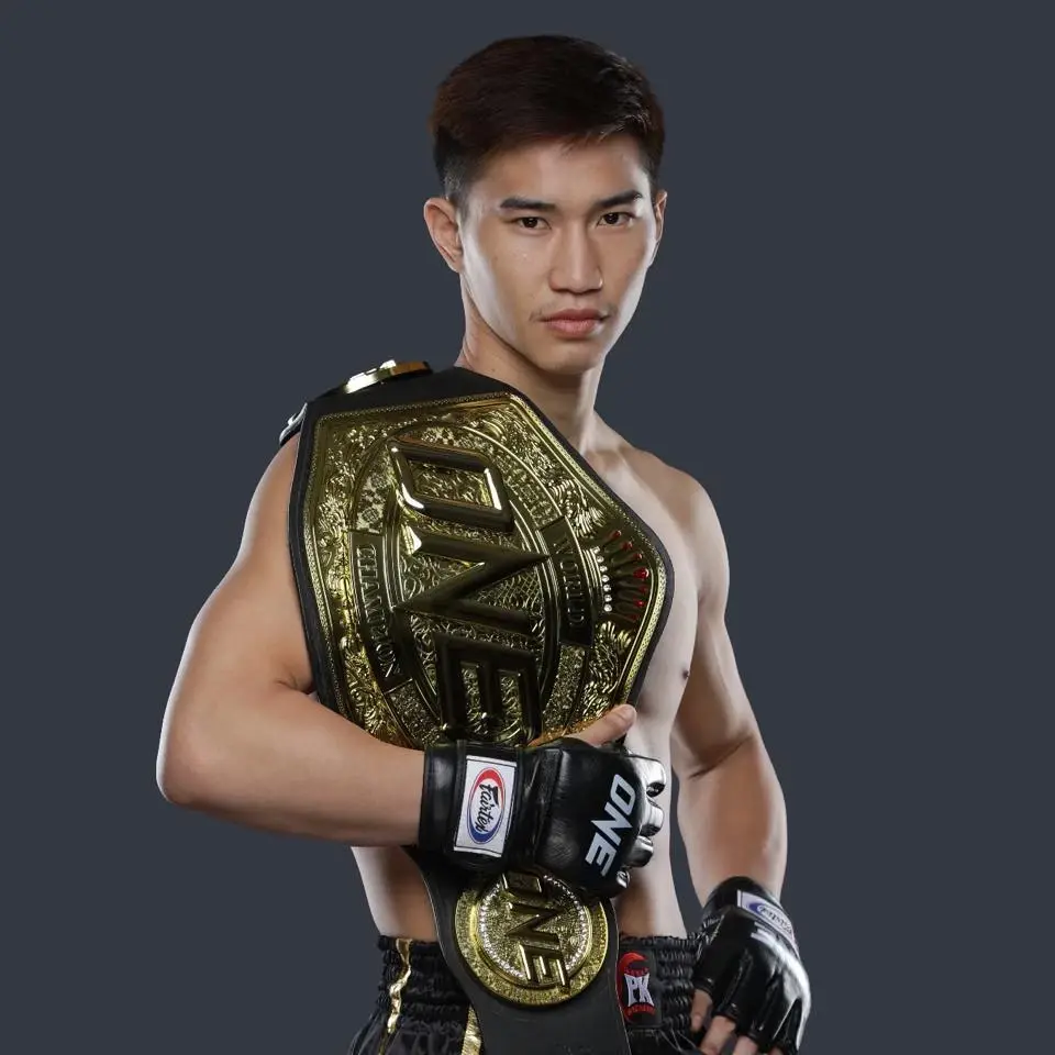 ตะวันฉาย เคลื่อนไหวหลังมีดราม่าเลื่อนชก ซูเปอร์บอน ยันไม่ถอนชก