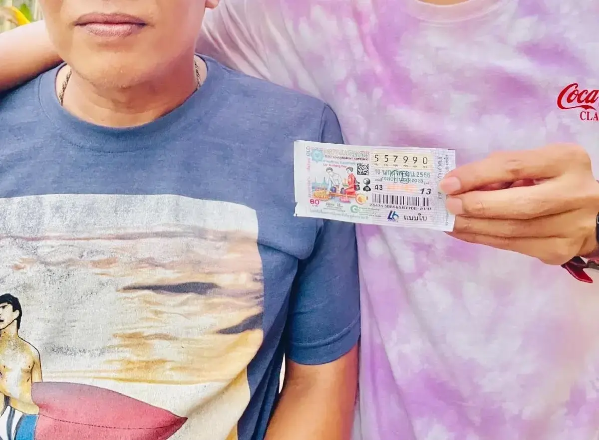 โชคหล่นทับ คนขับรถรับส่งนักเรียน ถูกลอตเตอรี่รางวัลที่ 1 งวด 16 พ.ย. 66