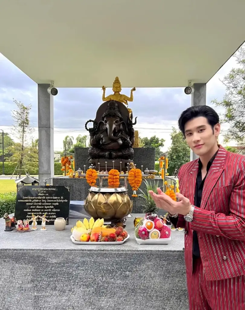 หมอไวท์ เปิดดวง 2 ราศี ปีทองเรื่องงาน 2567  พลิกชะตาเป็นเศรษฐีฉับพลัน