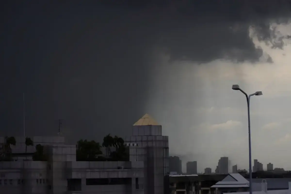 พยากรณ์อากาศวันนี้ เตือนพื้นที่ 33 จังหวัด รับมือฝนตกหนัก กทม.โดนด้วย