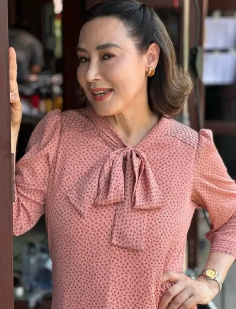 ส่องภาพ แหม่ม เนาวรัตน์ เจ้าของตำนาน "อีโล้นซ่าส์" ปัจจุบันยังสวยไม่สร่าง