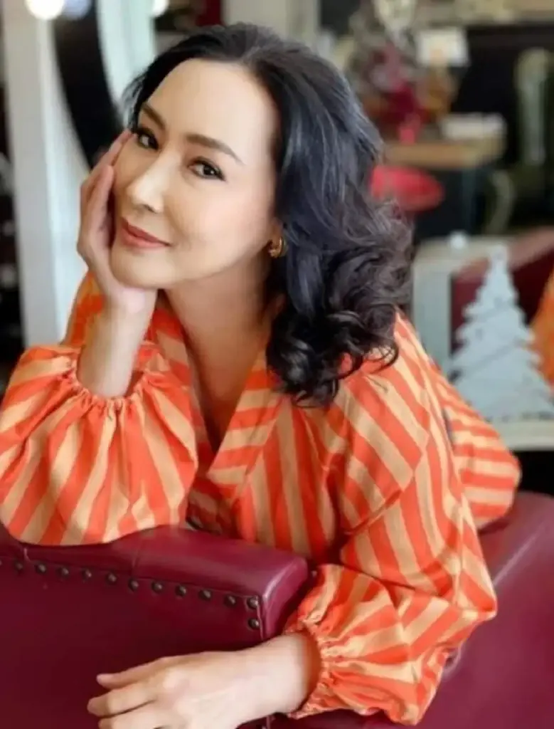ส่องภาพ แหม่ม เนาวรัตน์ เจ้าของตำนาน "อีโล้นซ่าส์" ปัจจุบันยังสวยไม่สร่าง