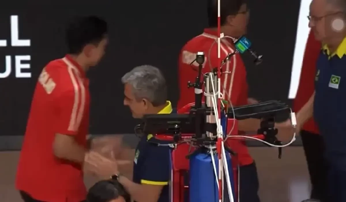 เปิดโมเมนต์น่ารักสิ่งที่ โค้ชบราซิล ทำหลังเอาชนะ ทีมชาติไทย ศึกเนชันส์ลีก