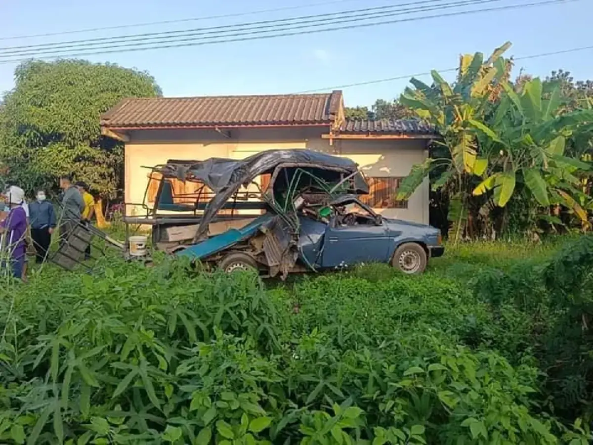 โรงเรียนโพสต์เศร้า สูญเสียนักเรียน ม.3 เหตุรถ 6 ล้อ พุ่งชนรถนักเรียน